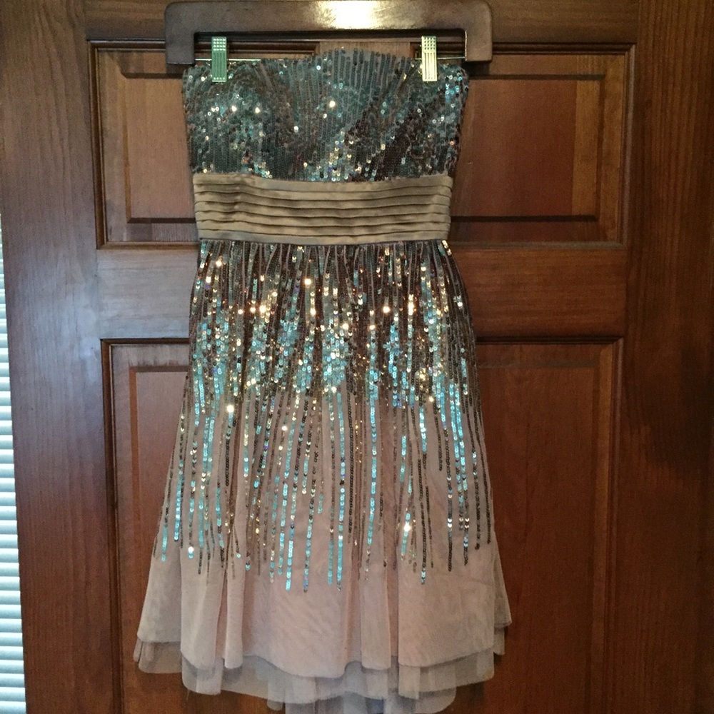 Shimmery gold dress w/ sequins